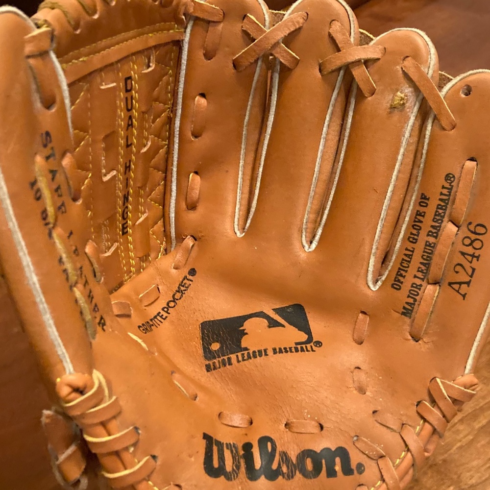 Youth Wilson Baseball Glove RHT
